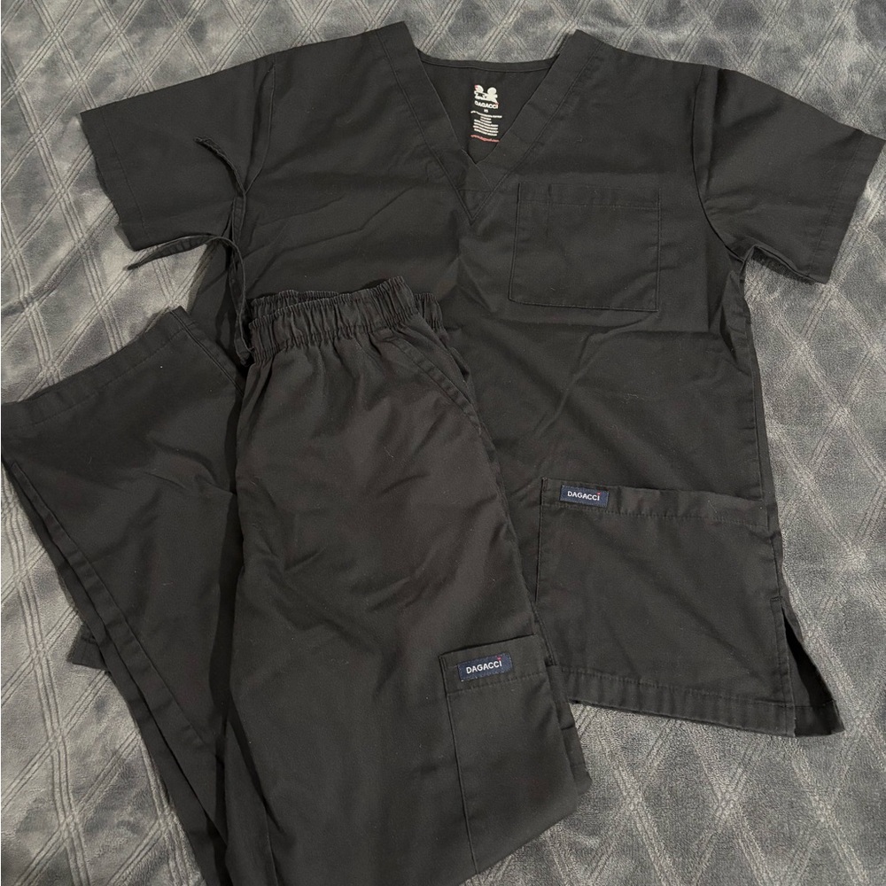 Amazon Black Scrub Set